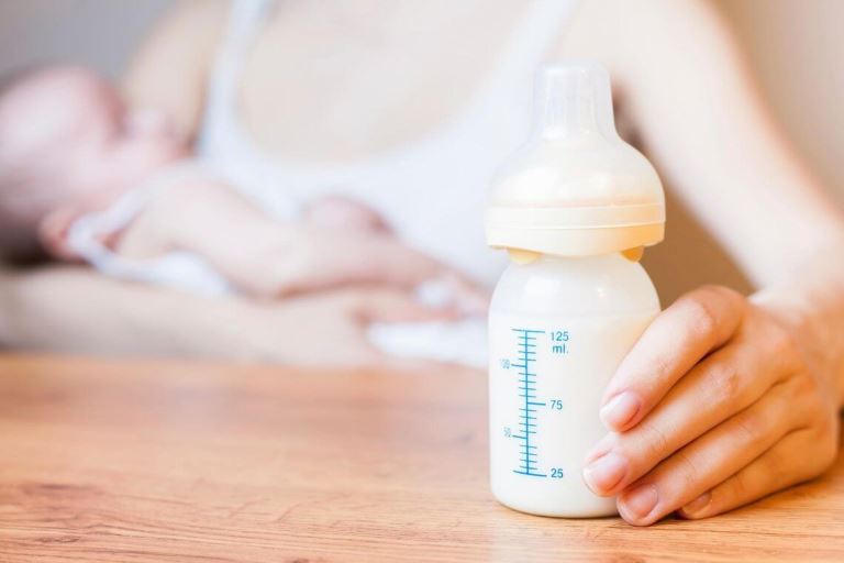 Cách pha sữa công thức cho trẻ sơ sinh